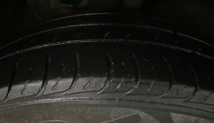2015 Hyundai Creta SX PLUS 1.6 PETROL, Petrol, Manual, 62,487 km, Left Front Tyre Tread