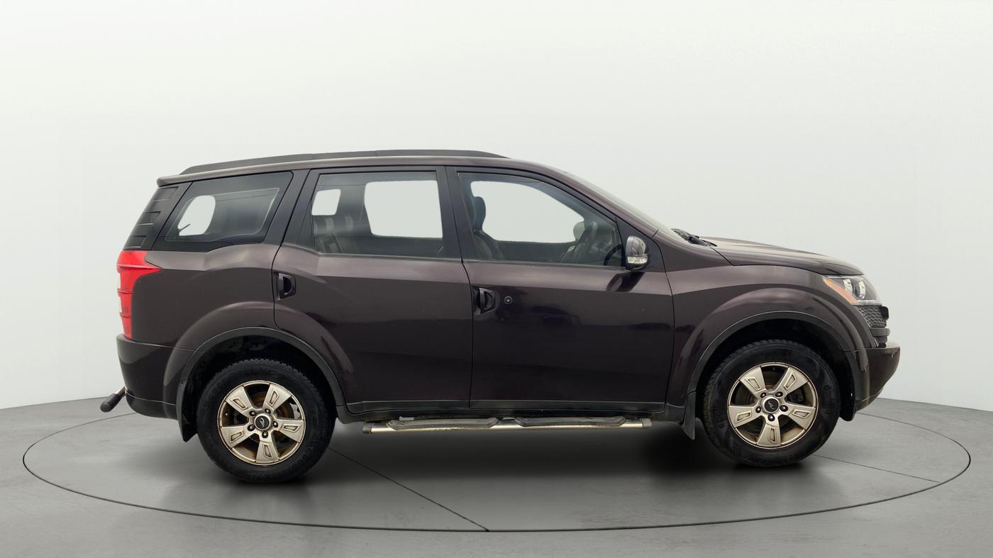 2015 Mahindra XUV500 W8, Diesel, Manual, 92,368 km, Right Side View