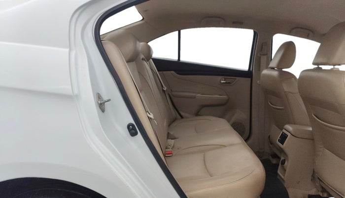 2016 Maruti Ciaz ZDI+ SHVS, Diesel, Manual, 53,124 km, Right Side Rear Door Cabin