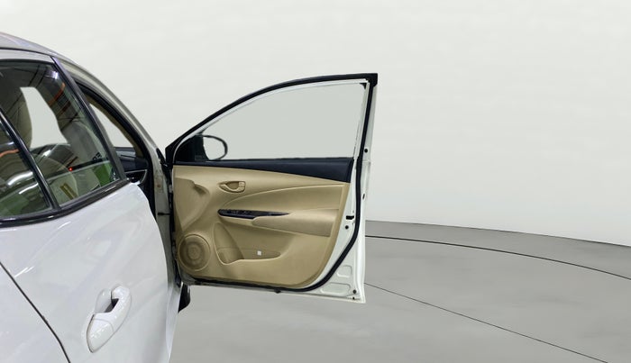 2021 Toyota YARIS J MT, Petrol, Manual, 43,929 km, RHS Front Door