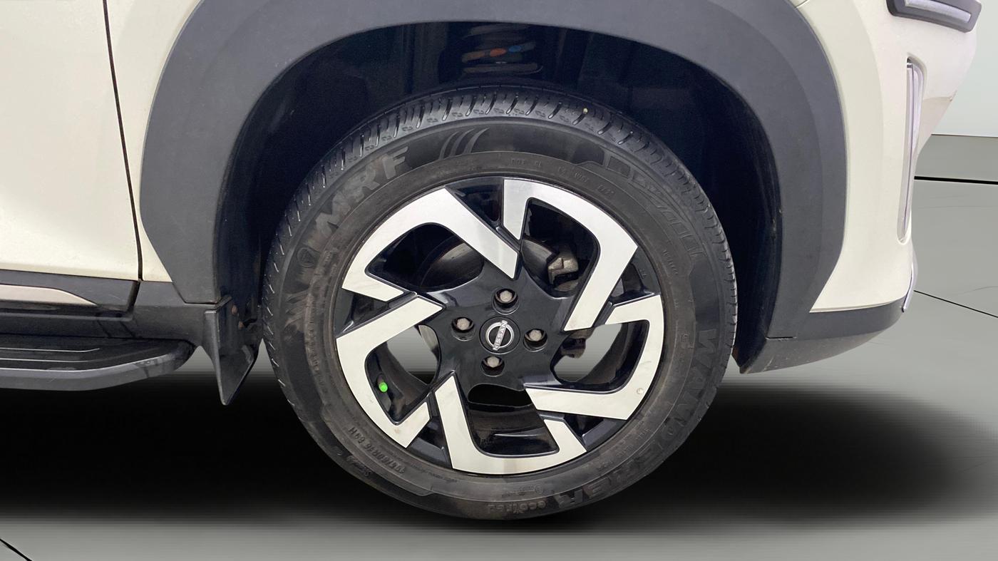 2023 Nissan MAGNITE XV PREMIUM TURBO CVT DUAL TONE, Petrol, Automatic, 6,857 km, Right Front Wheel