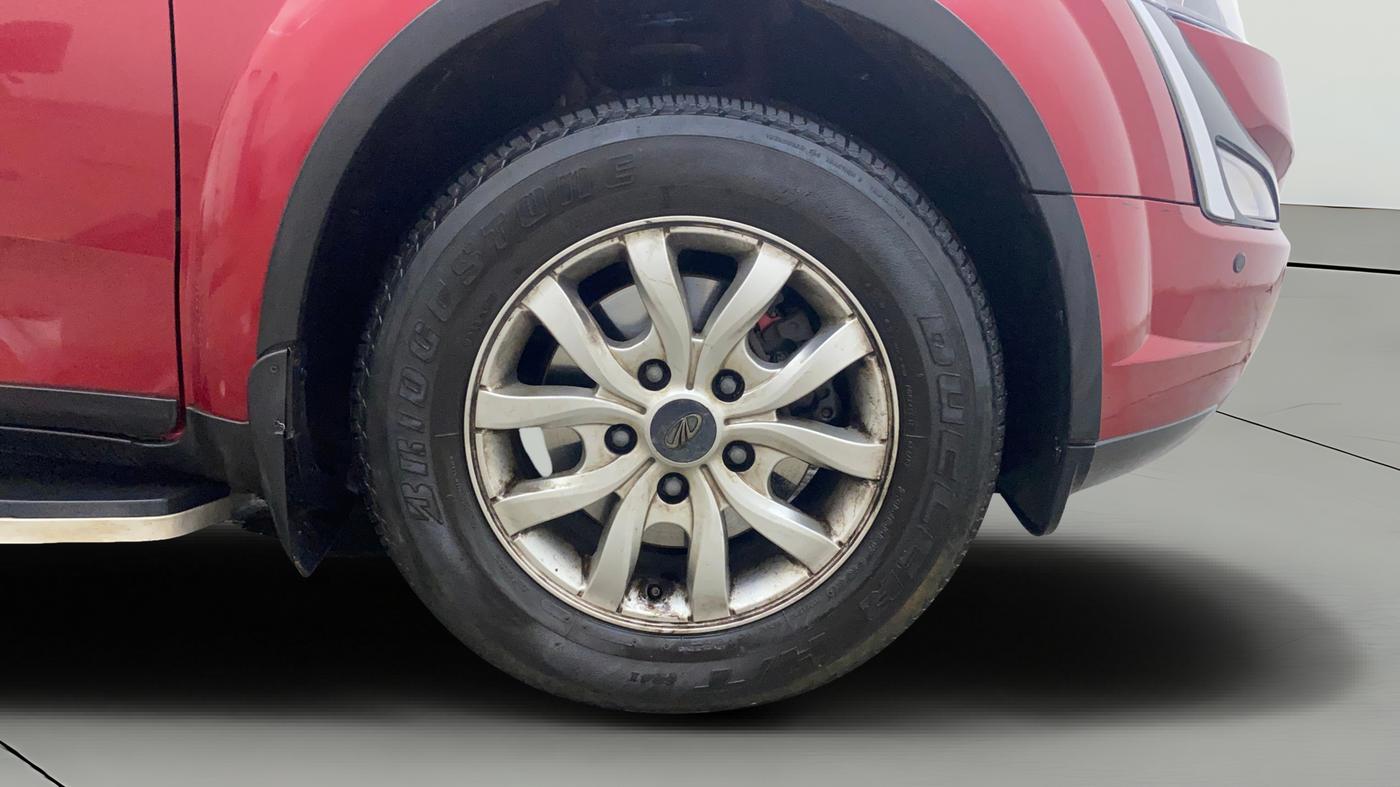 2019 Mahindra XUV500 W9 AT, Diesel, Automatic, 61,586 km, Right Front Wheel