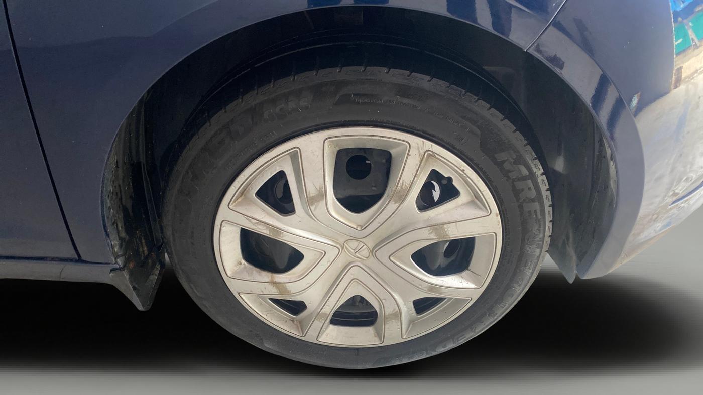2023 Tata ALTROZ XM PLUS PETROL, CNG, Manual, 28,172 km, Right Front Wheel