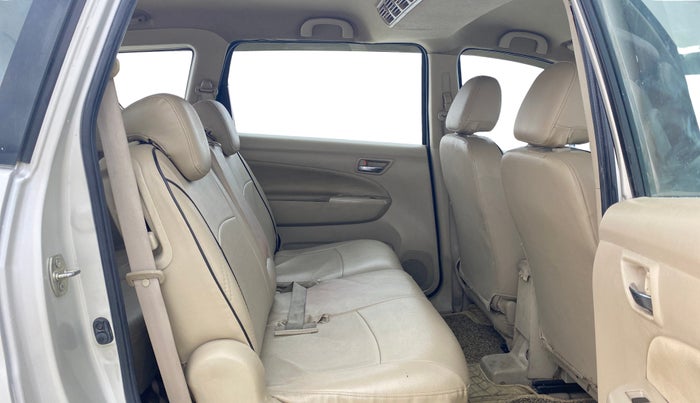 2018 Maruti Ertiga ZXI, CNG, Manual, 61,743 km, Right Side Rear Door Cabin