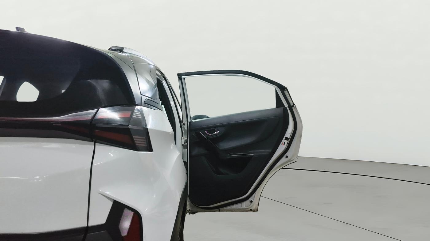 2024 Tata NEXON FEARLESS + SUNROOF DUAL TONE 1.5 DIESEL, Diesel, Manual, 79,275 km, RHS Rear Door