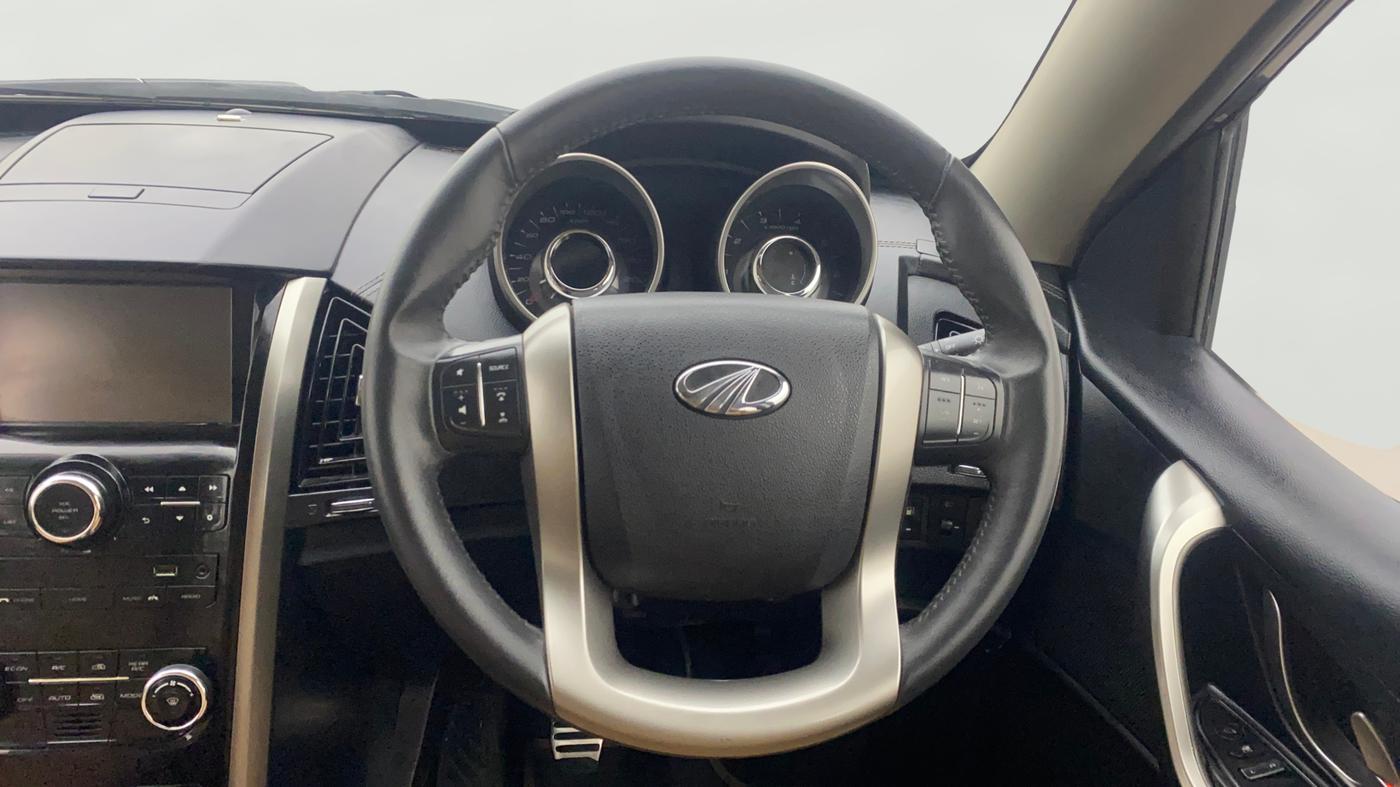 2018 Mahindra XUV500 W11, Diesel, Manual, 48,357 km, Steering Wheel Close Up