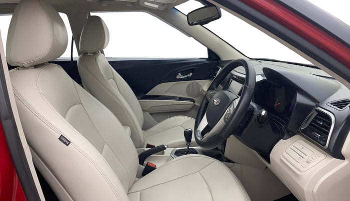 2021 Mahindra XUV300 W8 (O) 1.2 PETROL AMT, Petrol, Automatic, 59,338 km, Right Side Front Door Cabin