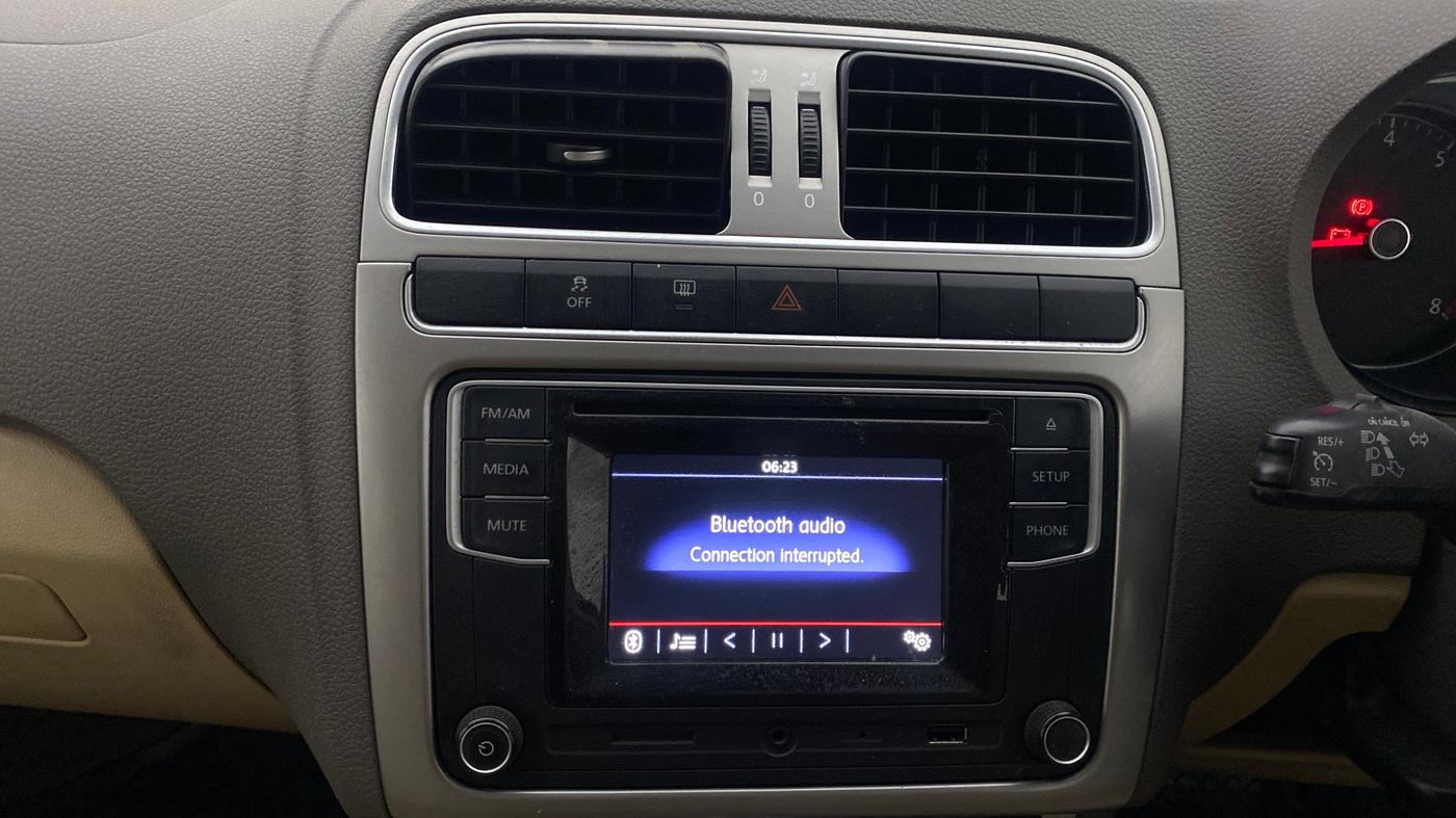 2016 Volkswagen Vento HIGHLINE PETROL AT, Petrol, Automatic, 49,229 km, Air Conditioner
