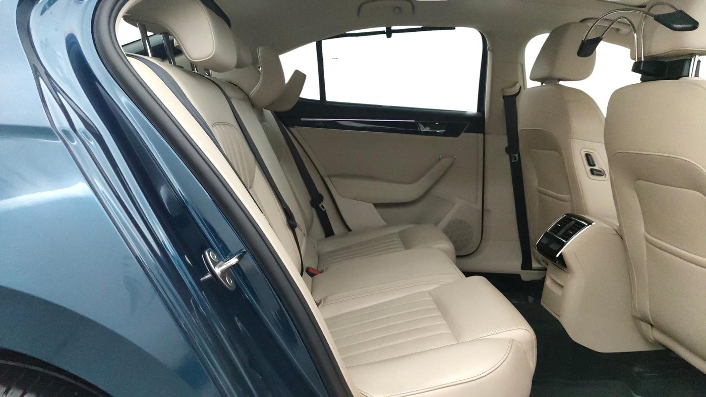 2022 Skoda Superb L&K 2.0 TSI AT, Petrol, Automatic, 61,943 km, Right Side Rear Door Cabin