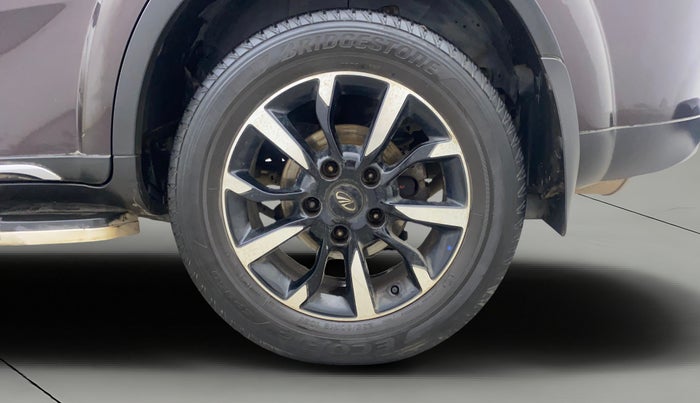 2018 Mahindra XUV500 W11, Diesel, Manual, 48,357 km, Left Rear Wheel