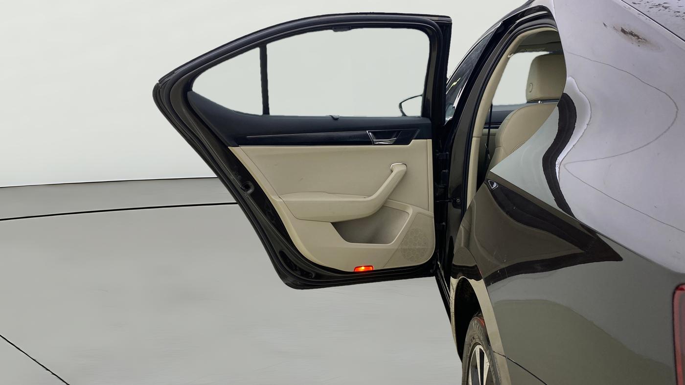 2020 Skoda Superb L&K 2.0 TSI AT, Petrol, Automatic, 86,208 km, LHS Rear Door