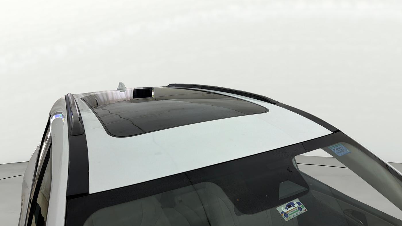 2025 Mahindra XUV700 AX 7 P AT 7 STR, Petrol, Automatic, 17,172 km, Roof