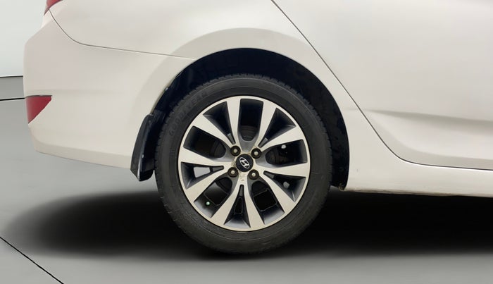 2016 Hyundai Verna FLUIDIC 4S1.6 VTVT SX AT, Petrol, Automatic, 95,846 km, Right Rear Wheel