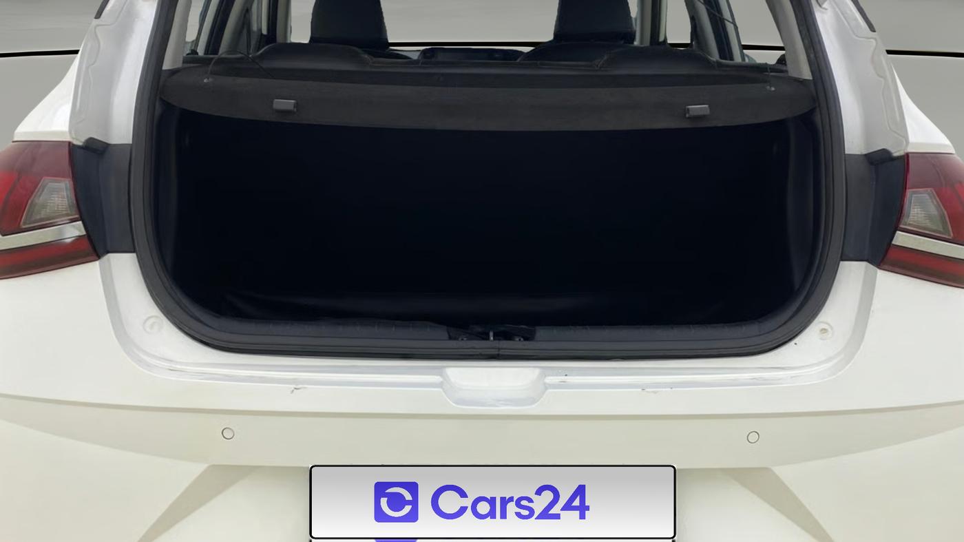 2022 Hyundai NEW I20 SPORTZ 1.2 MT, Petrol, Manual, 16,581 km, Boot Open Zoomed View