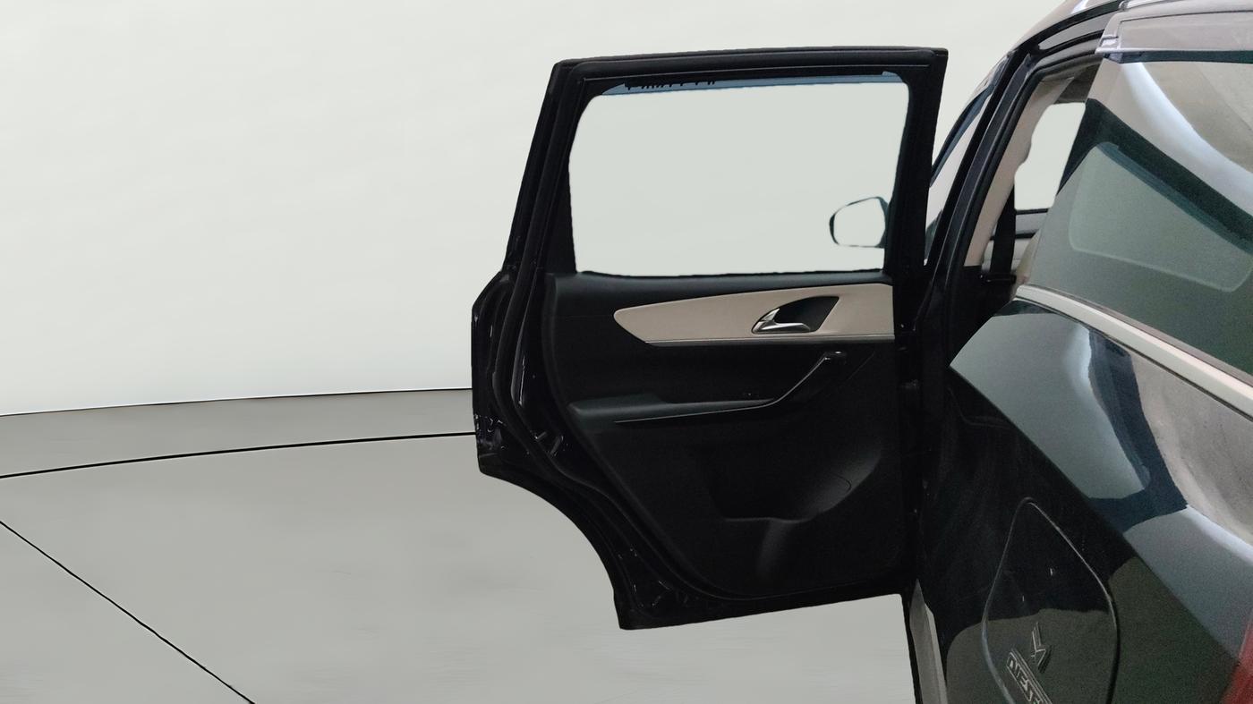 2023 Mahindra XUV700 AX 7 LUXURY D AWD AT 7 STR, Diesel, Automatic, 58,756 km, LHS Rear Door