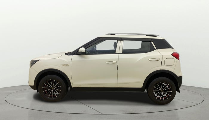 2023 Mahindra XUV300 W4 1.2 PETROL, Petrol, Manual, 14,651 km, Left Side