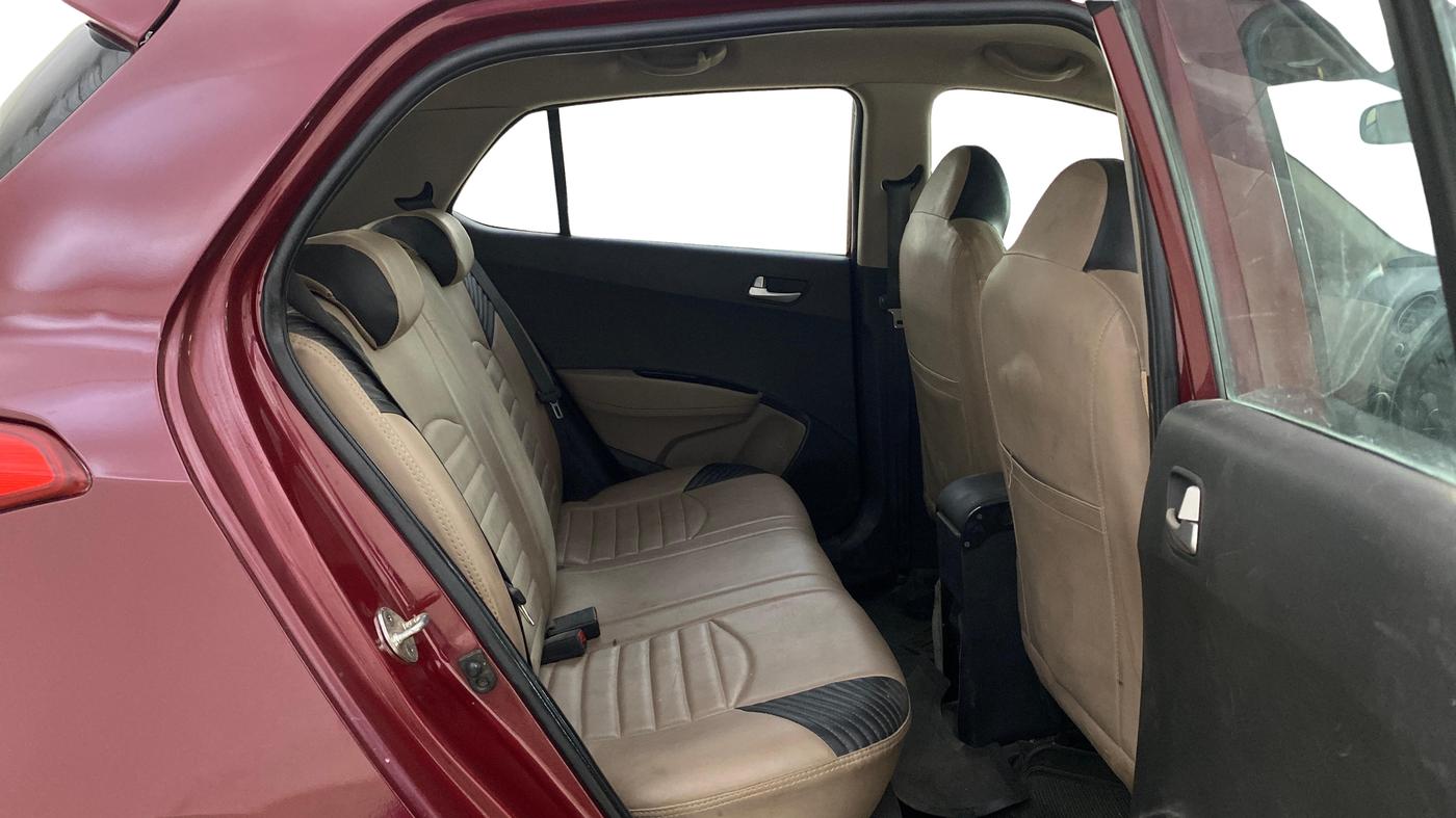 2015 Hyundai Grand i10 ASTA AT 1.2 KAPPA VTVT, CNG, Automatic, 90,155 km, Right Side Rear Door Cabin