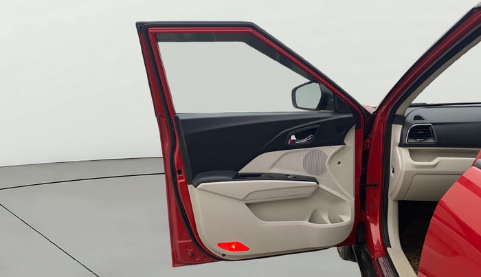 2021 Mahindra XUV300 W8 1.2 PETROL, Petrol, Manual, 58,461 km, LHS Front Door