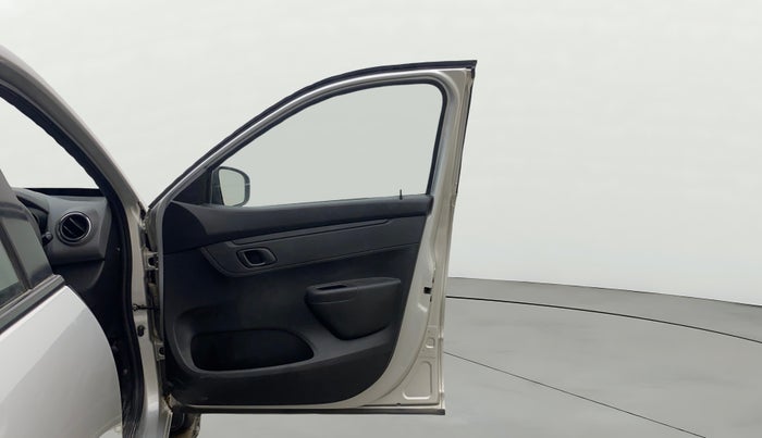 2017 Renault Kwid RXT 1.0 AMT, Petrol, Automatic, 53,992 km, RHS Front Door