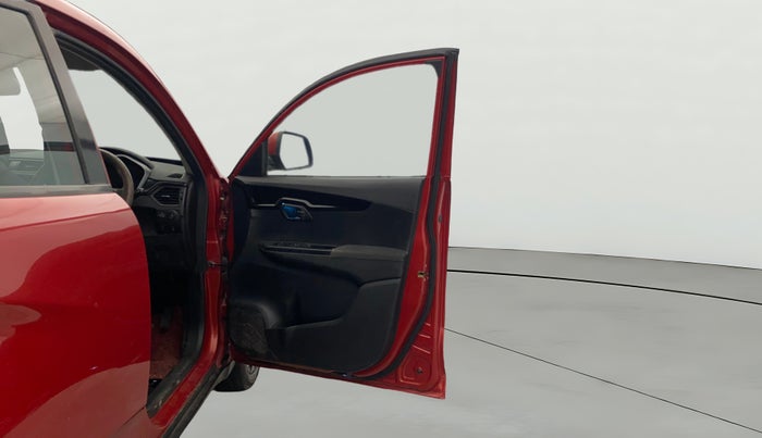 2017 Mahindra KUV 100 NXT K8 D 6 STR, Diesel, Manual, 84,353 km, RHS Front Door