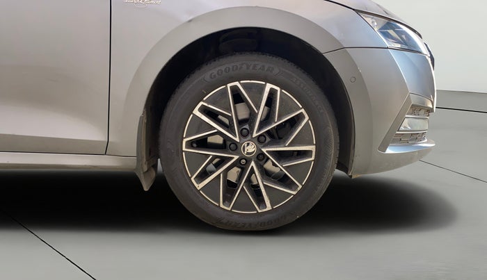 2022 Skoda Octavia L&K 2.0 AT, Petrol, Automatic, 33,616 km, Right Front Wheel