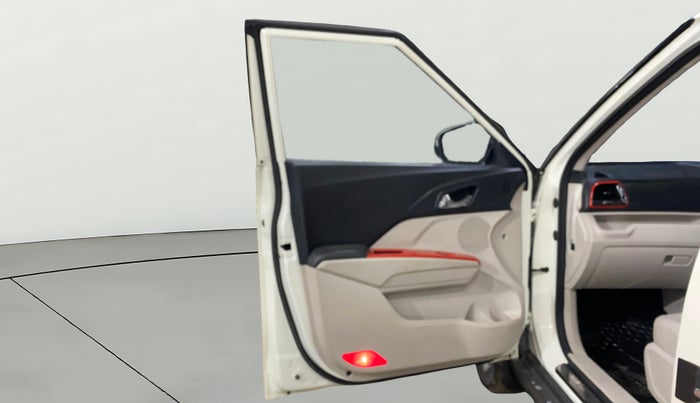 2021 Mahindra XUV300 W8 (O) 1.5 DIESEL AMT, Diesel, Automatic, 60,064 km, LHS Rear Door