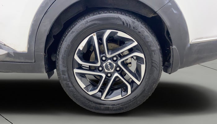 2022 KIA CARENS LUXURY PLUS 1.4 PETROL DCT 7 STR, Petrol, Automatic, 51,950 km, Left Rear Wheel