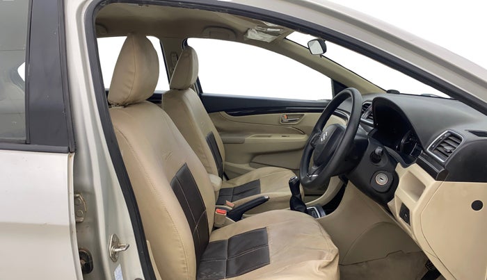 2016 Maruti Ciaz VXI, Petrol, Manual, 31,229 km, Right Side Front Door Cabin