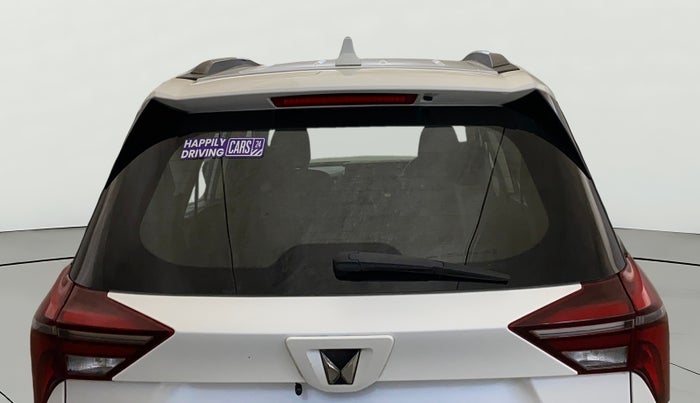 2022 Mahindra XUV700 AX 3 P MT 5 STR, Petrol, Manual, 45,328 km, Rear Windshield