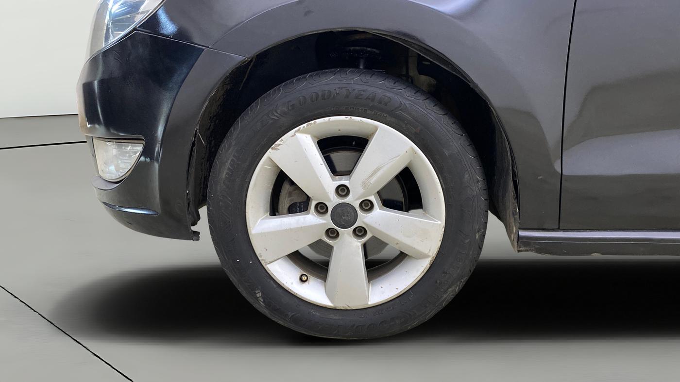 2014 Skoda Rapid ELEGANCE 1.6 MPI MT, Petrol, Manual, 80,416 km, Left Front Wheel
