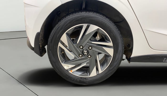 2022 Hyundai NEW I20 Asta (O) 1.0 Turbo DCT Dual Tone, Petrol, Automatic, 44,462 km, Right Rear Wheel