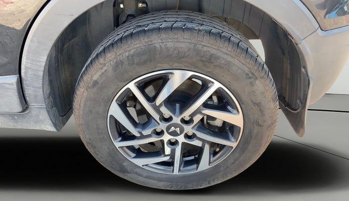 2023 Mahindra XUV300 W8 (O) 1.2 PETROL, Petrol, Manual, 13,938 km, Left Rear Wheel