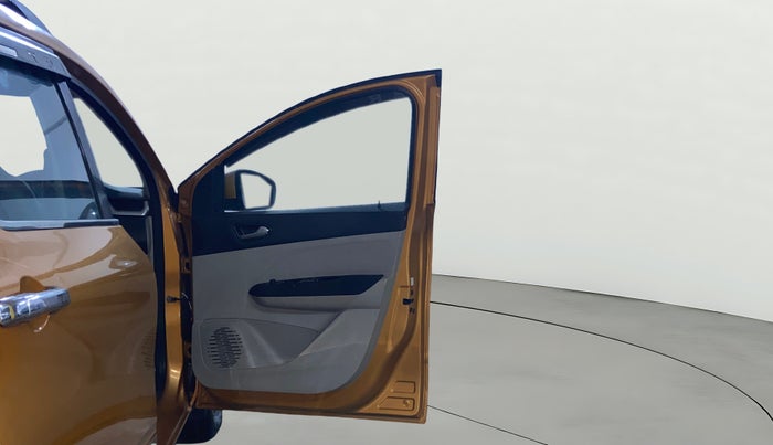 2019 Renault TRIBER RXZ, Petrol, Manual, 33,982 km, RHS Front Door