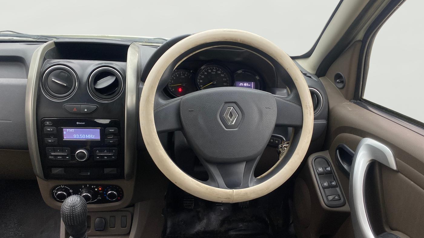 2016 Renault Duster RXE PETROL, Petrol, Manual, 25,165 km, Steering Wheel Close Up