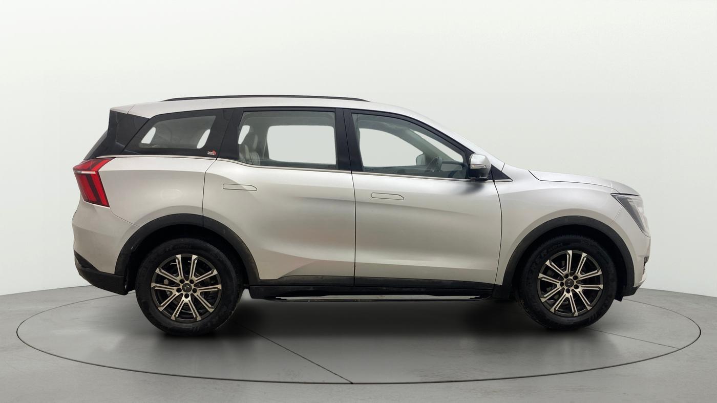 2021 Mahindra XUV700 AX 7 LUXURY P AT 7 STR, Petrol, Automatic, 1,33,099 km, Right Side View