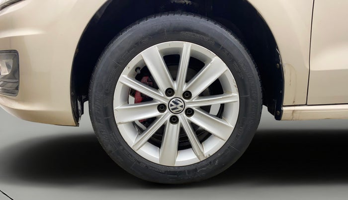 2015 Volkswagen Vento HIGHLINE 1.5 AT, Diesel, Automatic, 70,376 km, Left Front Wheel