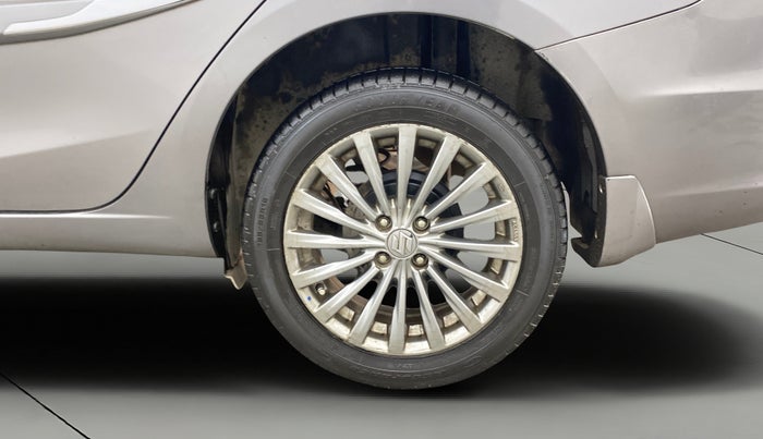 2016 Maruti Ciaz ZXI+, Petrol, Manual, 80,284 km, Left Rear Wheel
