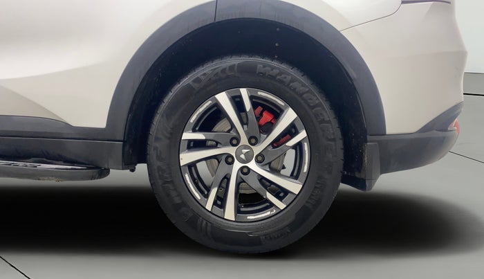 2022 Mahindra XUV700 AX 5 D MT 7 STR, Diesel, Manual, 33,379 km, Left Rear Wheel