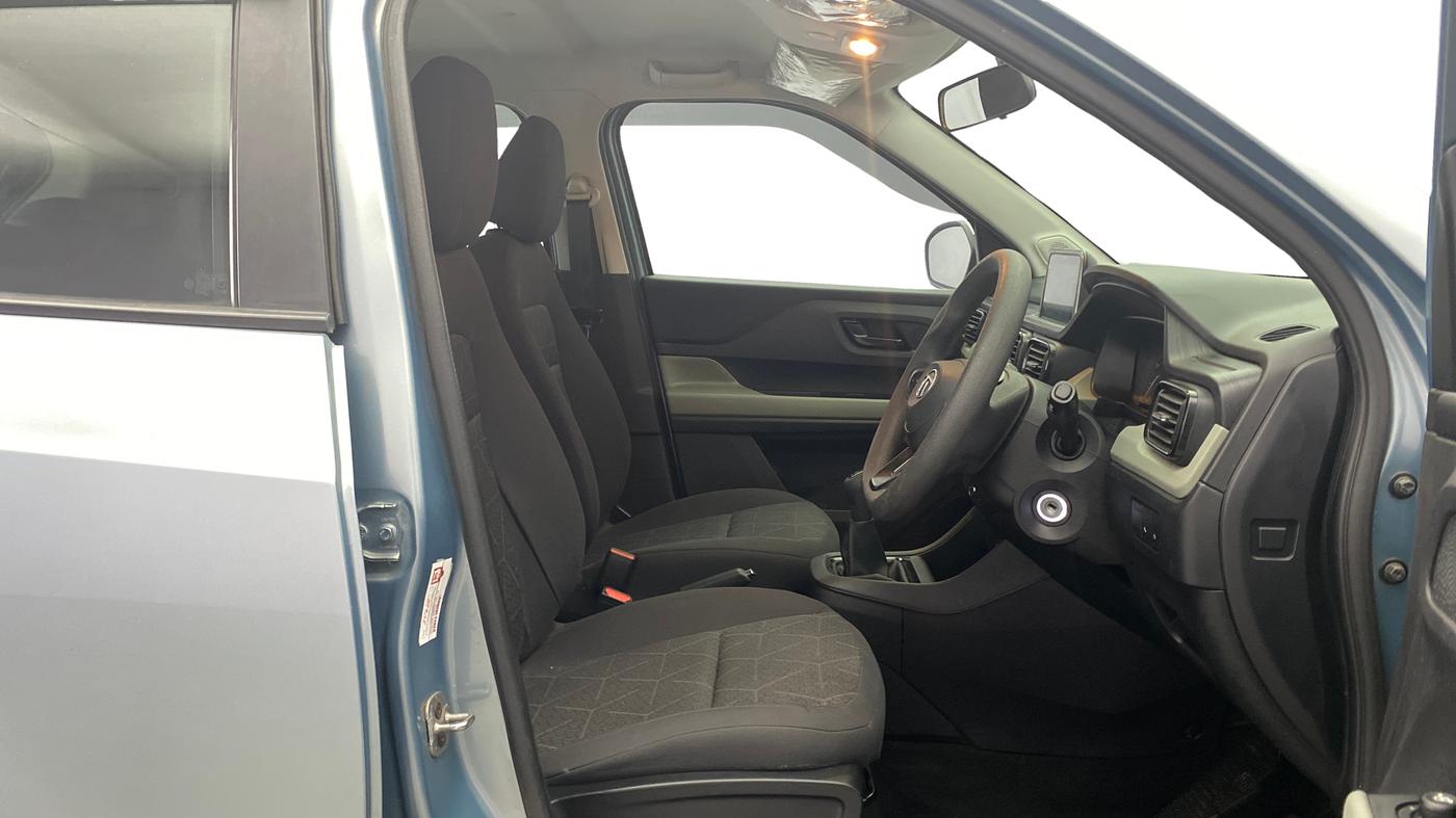 2021 Tata PUNCH ADVENTURE MT, Petrol, Manual, 57,143 km, Right Side Front Door Cabin