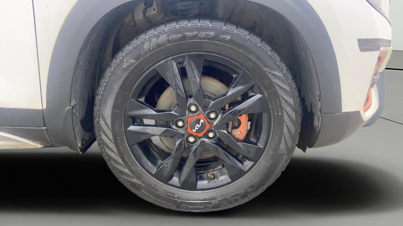 2021 KIA SELTOS HTX ANNIVERSARY EDITION 1.5 PETROL, Petrol, Manual, 1,06,646 km, Right Front Wheel