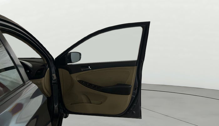 2014 Hyundai Verna FLUIDIC 1.6 VTVT SX, Petrol, Manual, 64,978 km, RHS Front Door