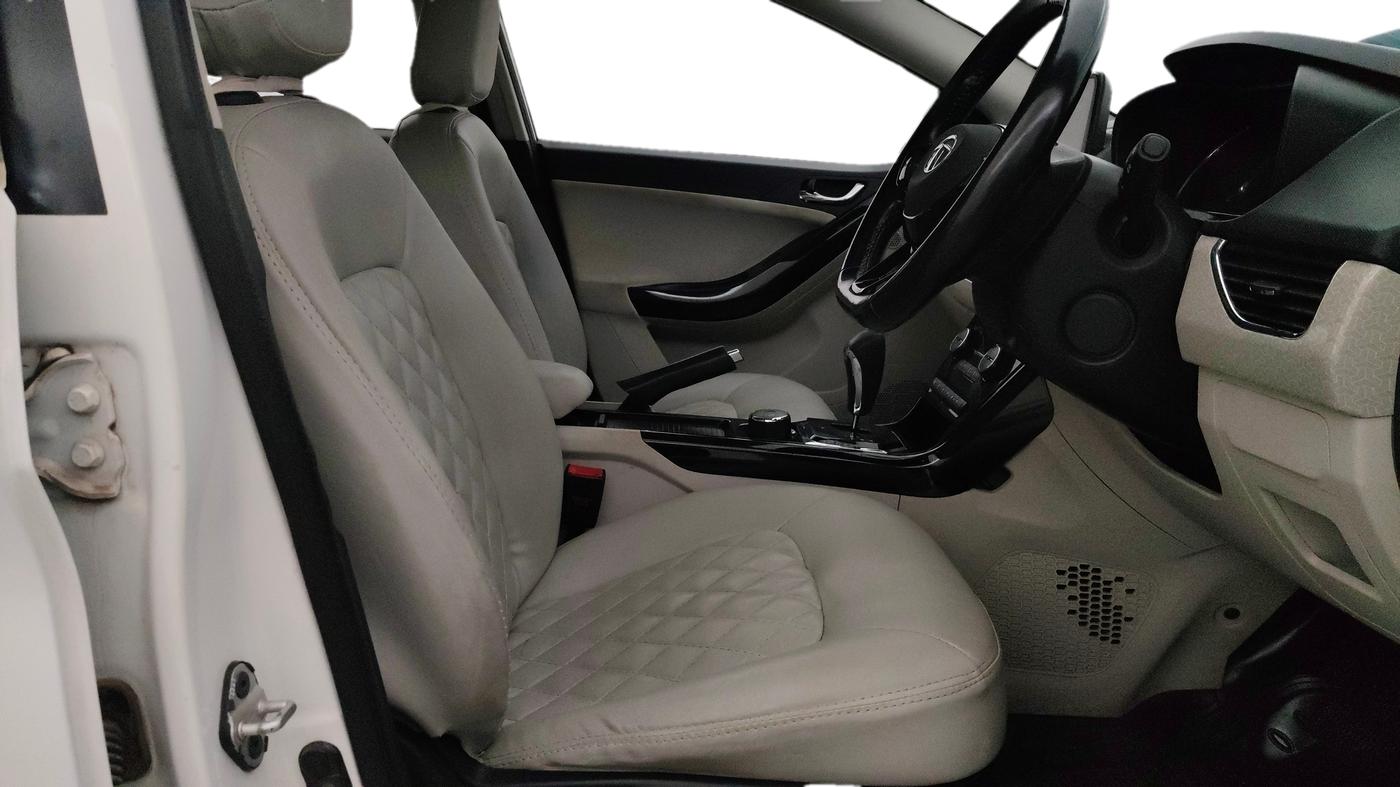 2022 Tata NEXON XZA PLUS (O) PETROL, Petrol, Automatic, 35,821 km, Right Side Front Door Cabin