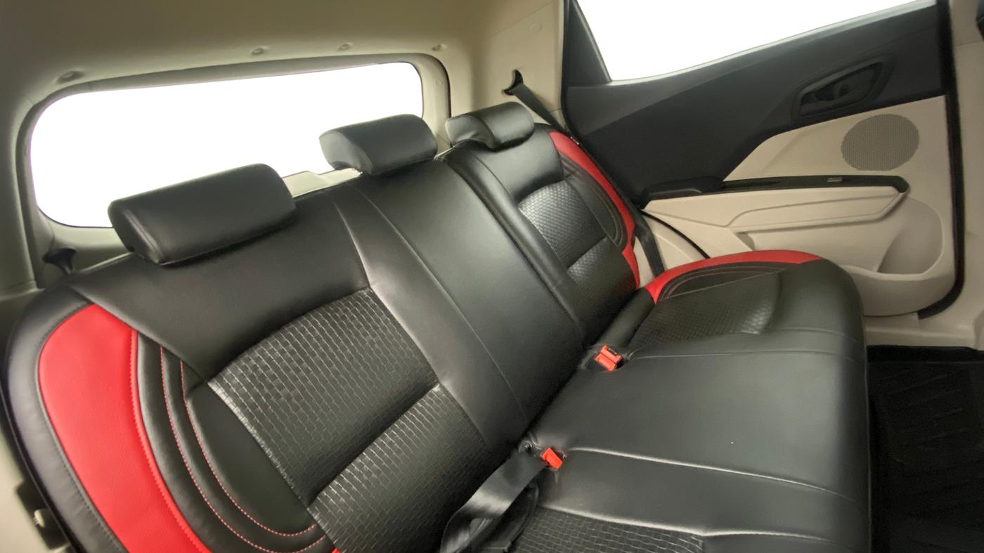 2021 Mahindra XUV300 W6 1.5 Diesel, Diesel, Manual, 46,982 km, Right Side Rear Door Cabin