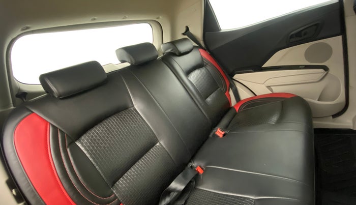 2021 Mahindra XUV300 W6 1.5 Diesel, Diesel, Manual, 46,982 km, Right Side Rear Door Cabin