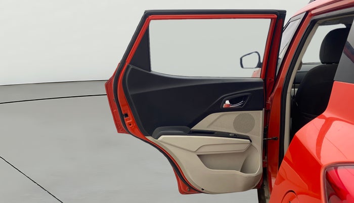 2019 Mahindra XUV300 W8 1.2 PETROL, Petrol, Manual, 58,517 km, LHS Rear Door