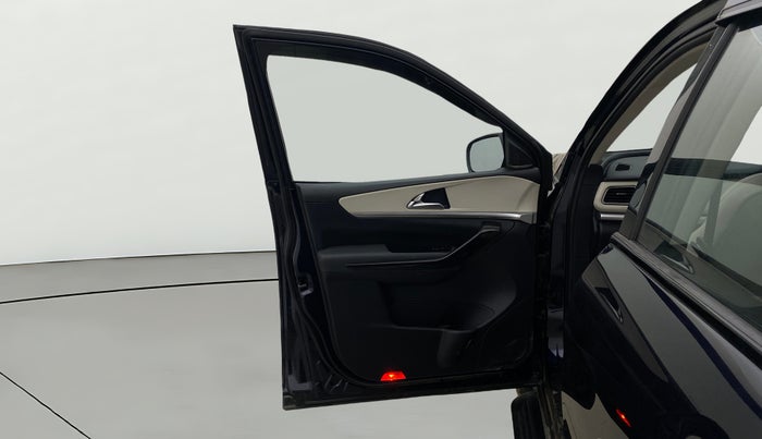 2024 Mahindra XUV700 AX 7 Luxury Pack Petrol AT 6 STR, Petrol, Automatic, 2,678 km, LHS Front Door