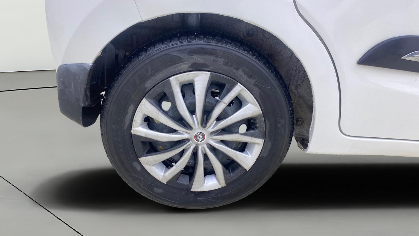 2017 Maruti Celerio VXI, CNG, Manual, 99,158 km, Right Rear Wheel