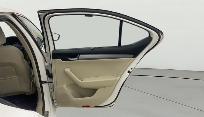 2018 Skoda Superb STYLE 1.8 TSI AT, Petrol, Automatic, 79,172 km, RHS Rear Door