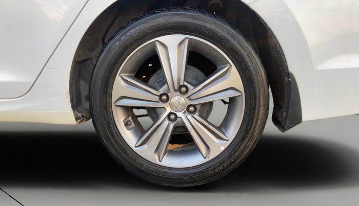 2018 Hyundai Verna 1.6 VTVT SX O, Petrol, Manual, 75,339 km, Left Rear Wheel