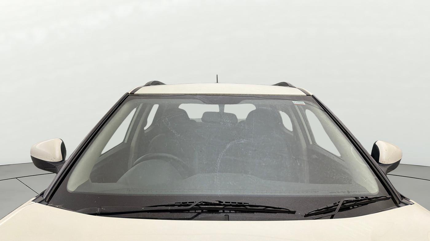 2022 Mahindra XUV300 W6 1.2 PETROL AMT, Petrol, Automatic, 1,12,140 km, Front Windshield